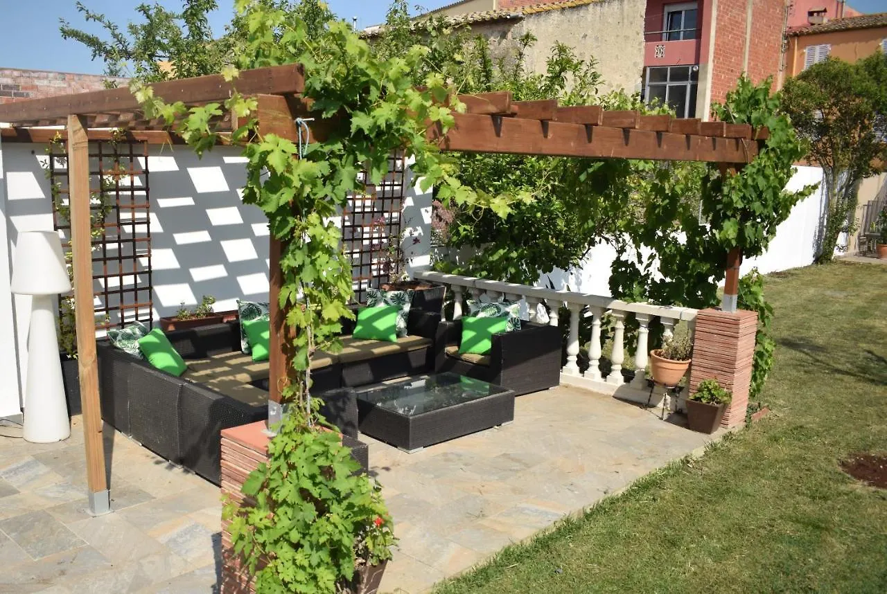 Semesterbostad Newly Renovated Large Villa With Garden Castello  D'Empuries Spanien
