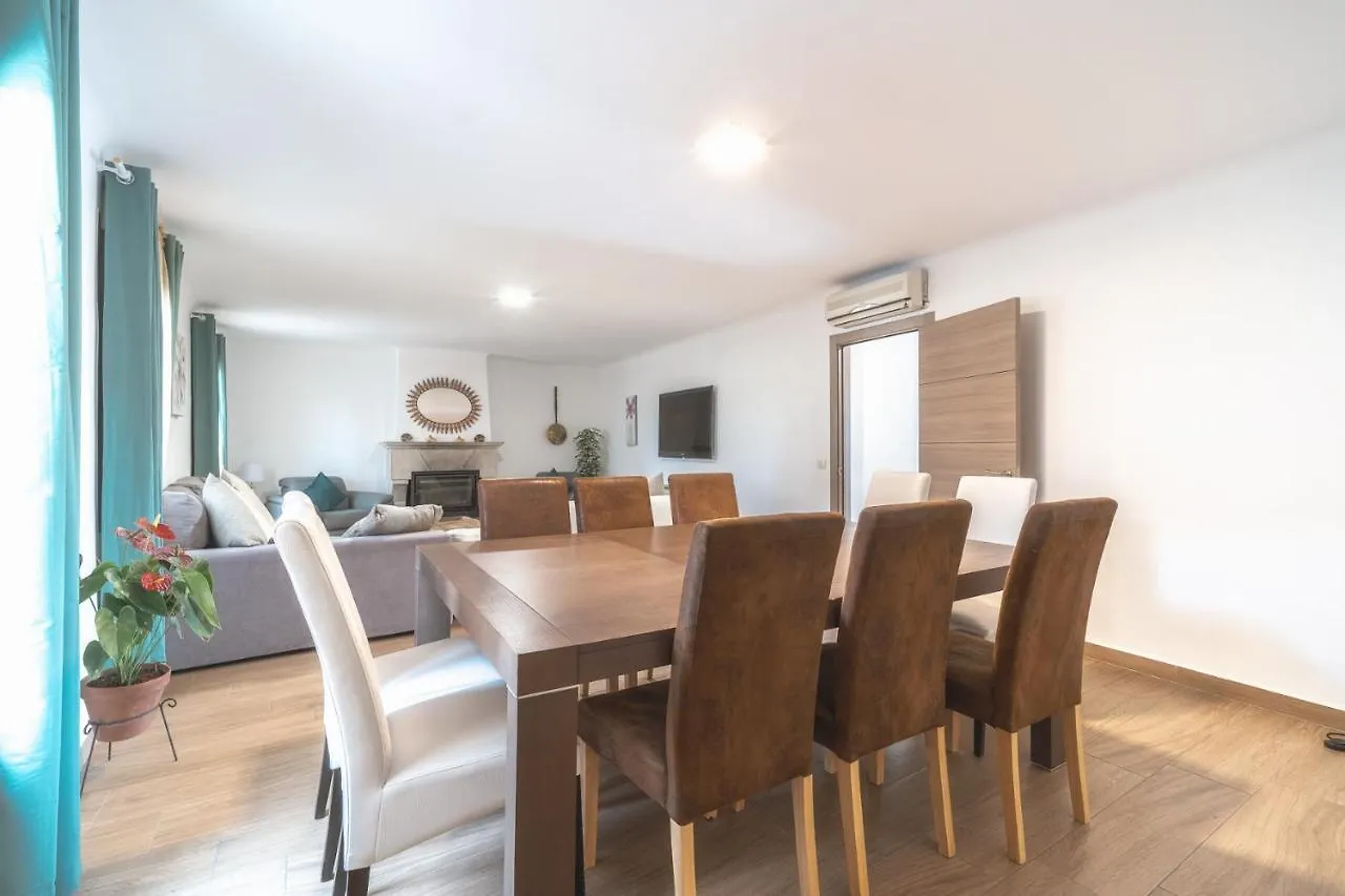 Holiday home Newly Renovated Large Villa With Garden