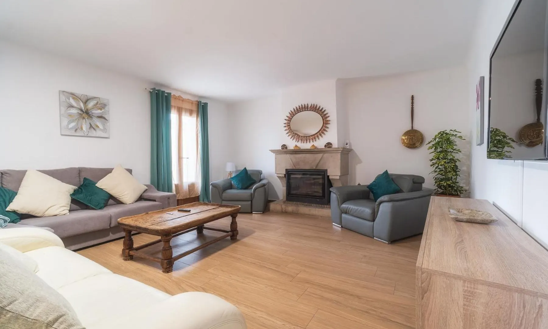 Holiday home Newly Renovated Large Villa With Garden