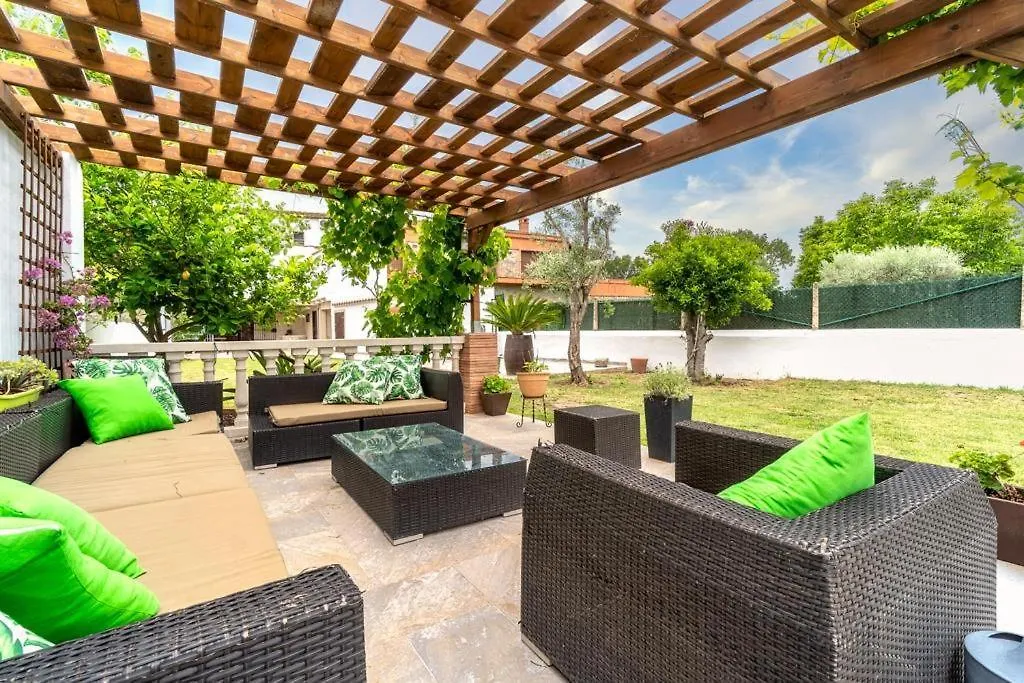 Hébergement de vacances Newly Renovated Large Villa With Garden Castello  D'Empuries