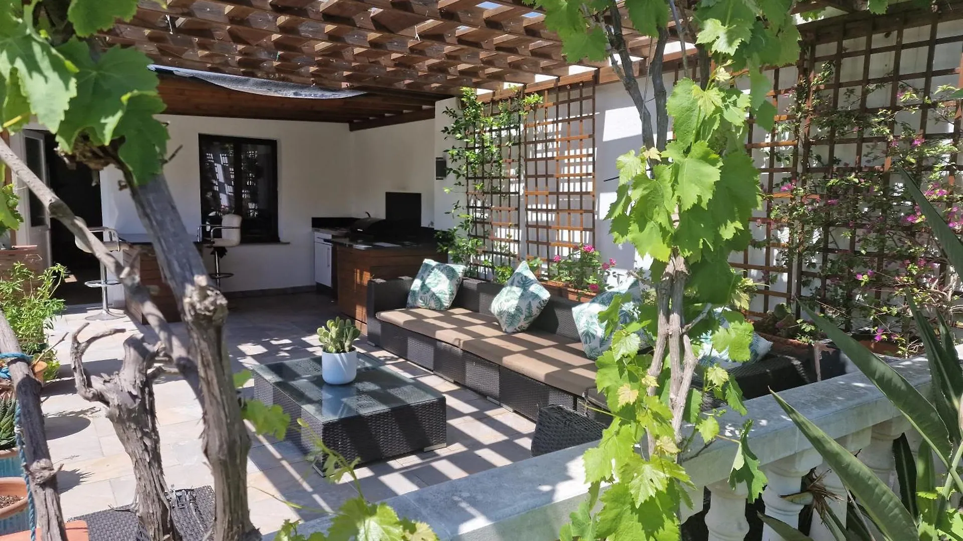 Newly Renovated Large Villa With Garden Castello  D'Empuries 0*,  Espagne